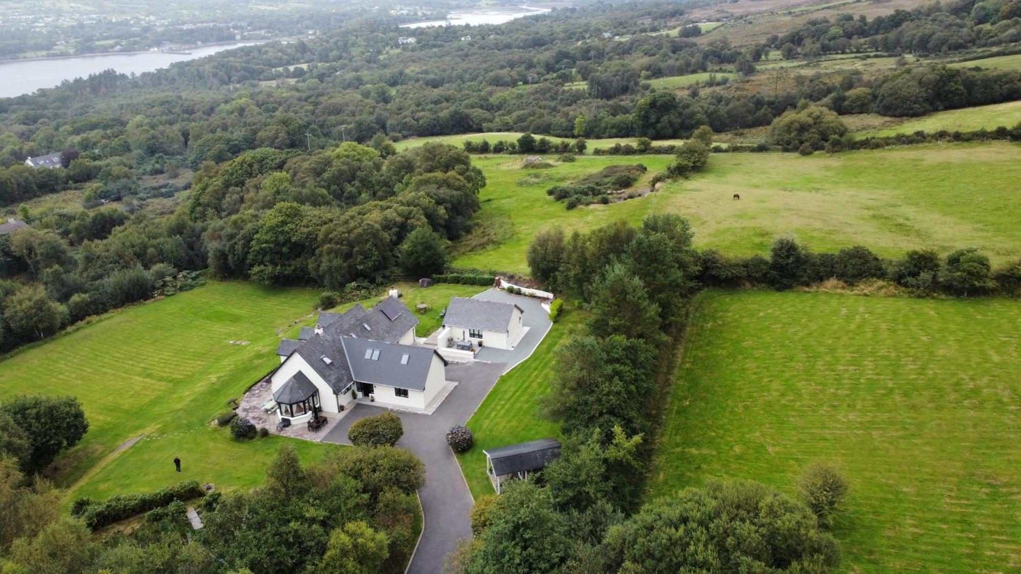 Misty Bay - Kenmare Hotel Exterior photo
